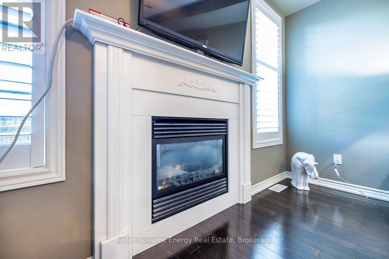 Gas fireplace - 409 Harris Street, Whitby (Downtown Whitby), ON