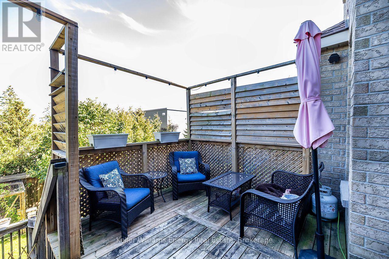Upper level deck - 409 Harris Street, Whitby (Downtown Whitby), ON