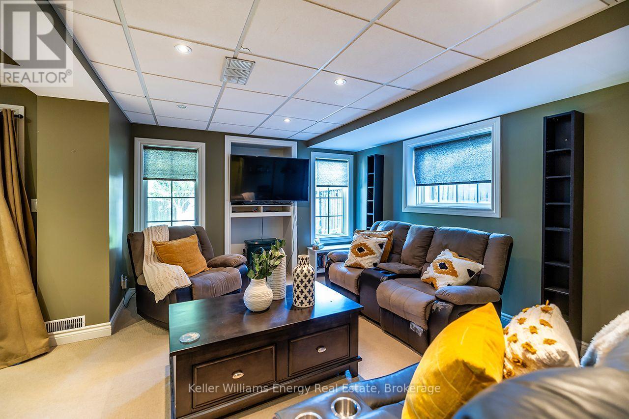 Abundace of natural light - 409 Harris Street, Whitby (Downtown Whitby), ON