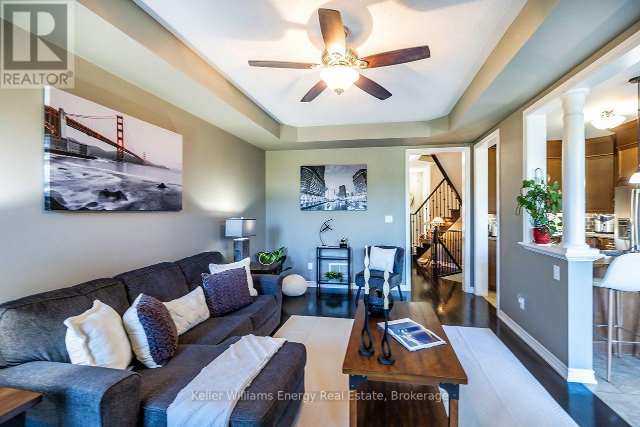 Living room - 409 Harris Street, Whitby (Downtown Whitby), ON
