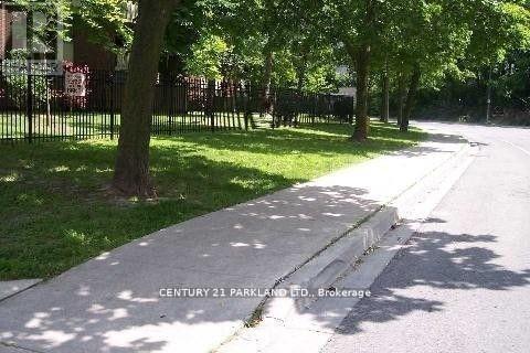 #215 - 5 Massey Square, Toronto, ON