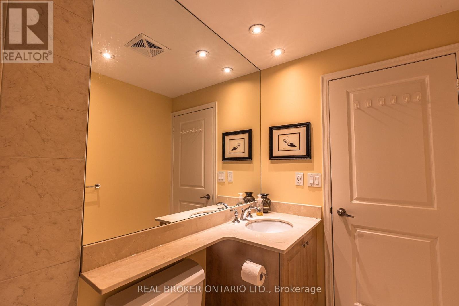 Bathroom - 1311 - 628 Fleet Street, Toronto, ON