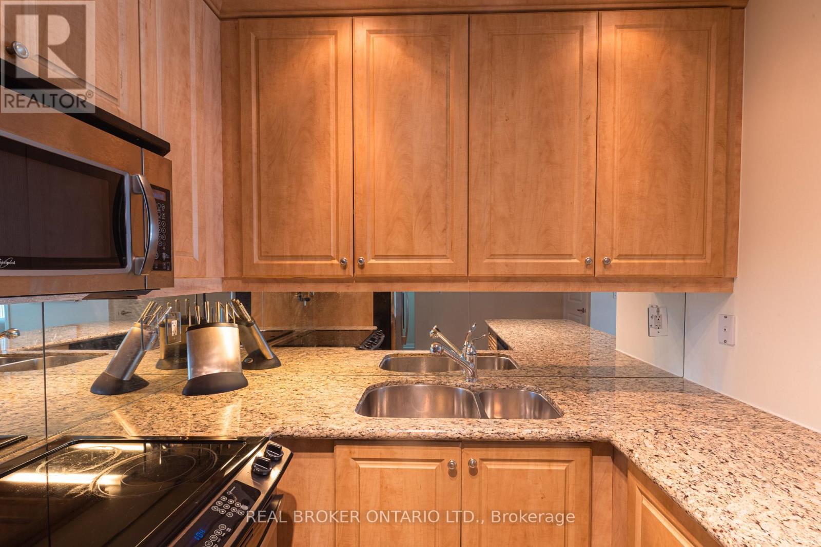 Kitchen - 1311 - 628 Fleet Street, Toronto, ON