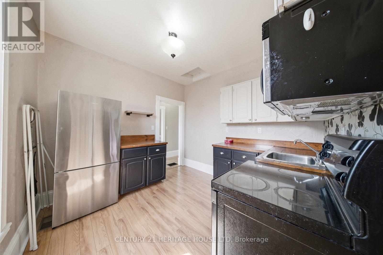 62 East Avenue, Brantford, ON