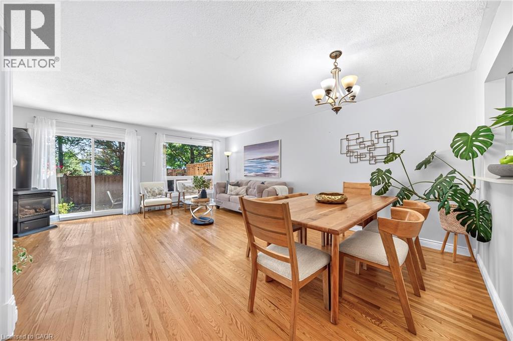 Hardwood-finish flooring throughout, multiple large windows, and a sliding glass door - 1517 Elm Road Unit# 9, Oakville, ON