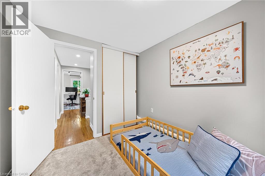 Light gray walls complement the neutral carpeting - 1517 Elm Road Unit# 9, Oakville, ON
