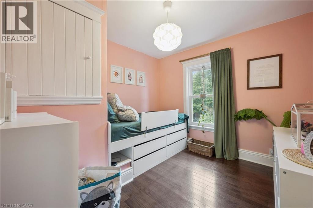 Hardwood flooring - 58 Balmoral Avenue N, Hamilton, ON