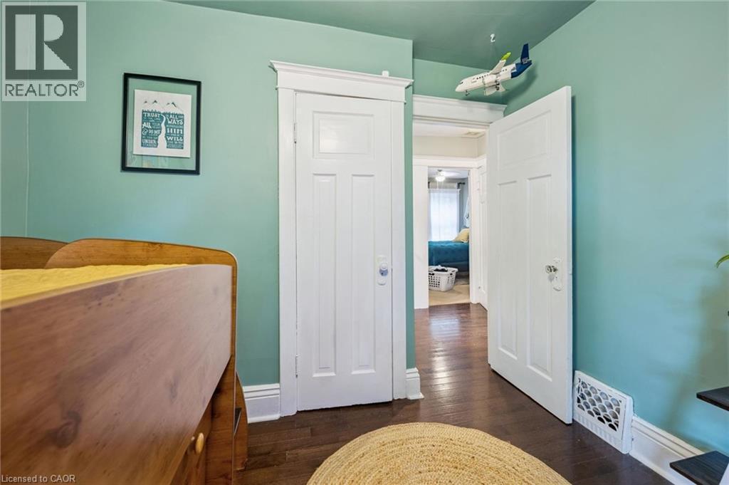 Hardwood flooring - 58 Balmoral Avenue N, Hamilton, ON