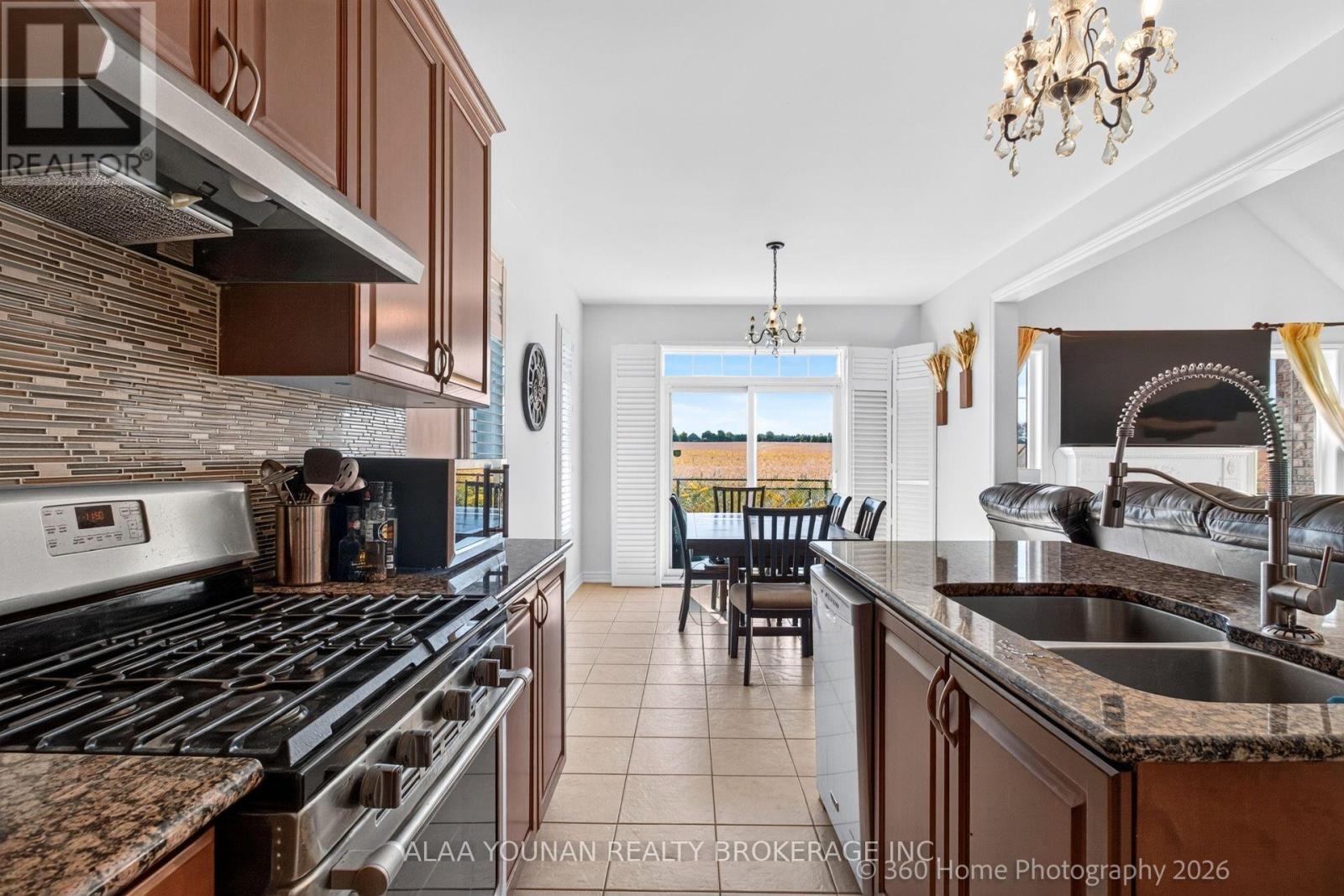 KITCHEN COMB/W BREAKFAST - 140 Copeland Crescent, Innisfil, ON