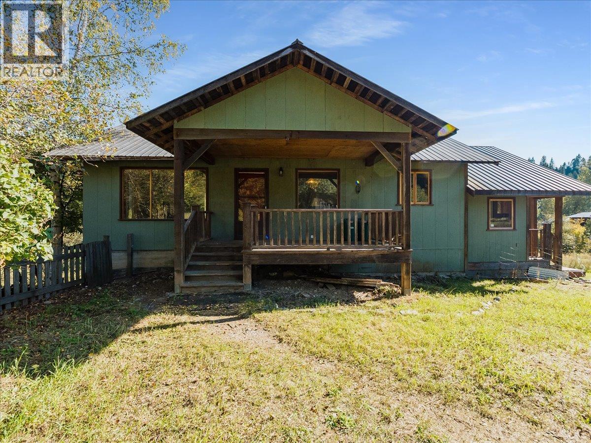 3168 Pass Creek Road, Crescent Valley, BC