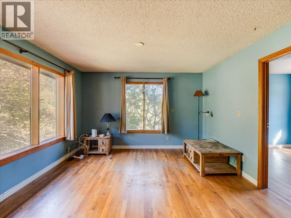 3168 Pass Creek Road, Crescent Valley, BC