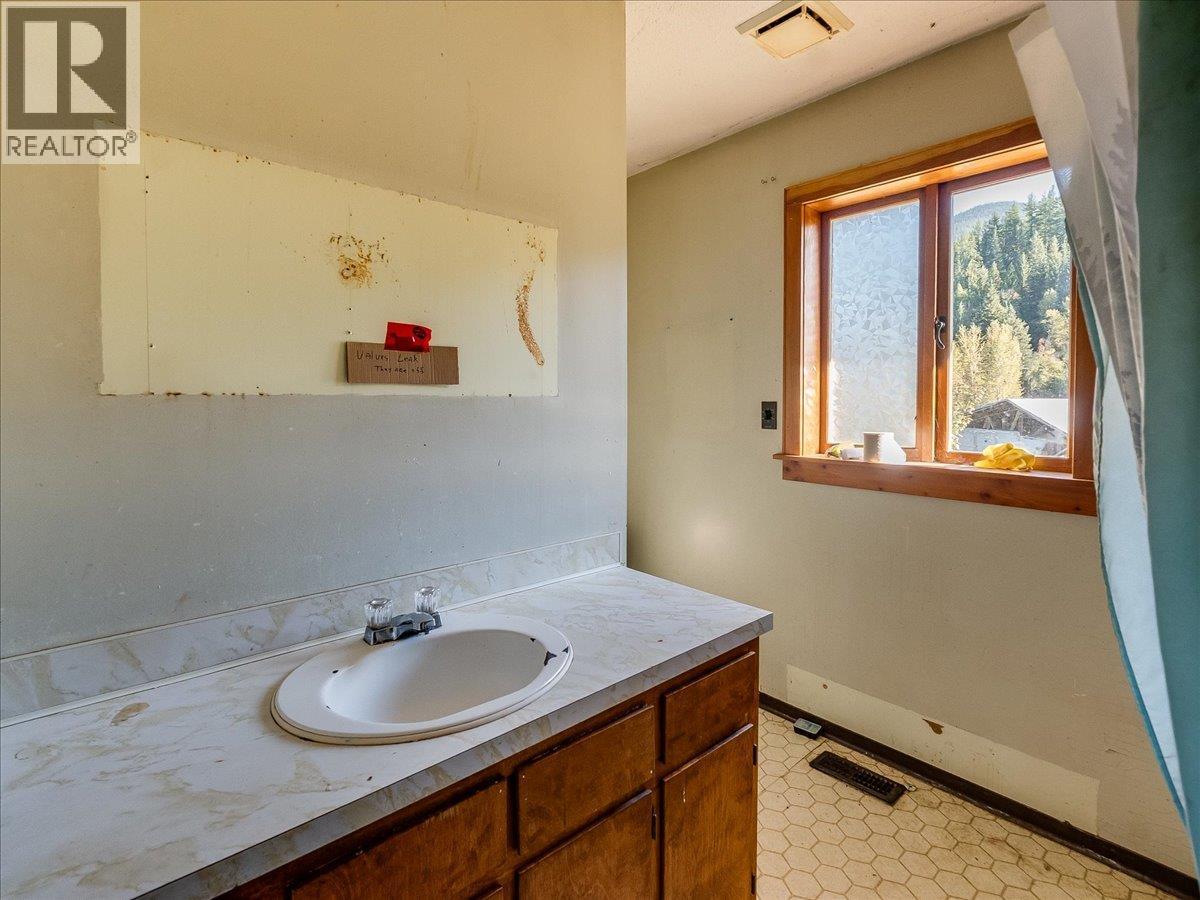 3168 Pass Creek Road, Crescent Valley, BC