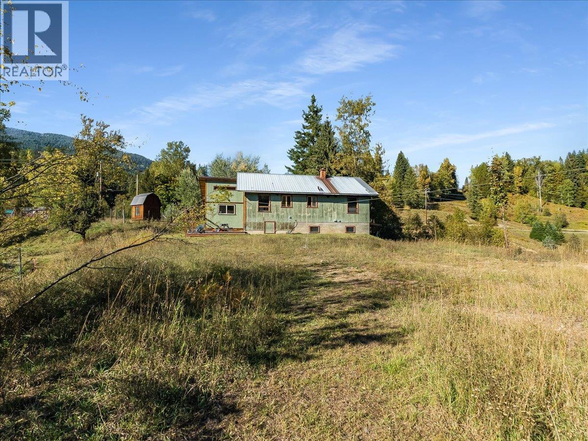 3168 Pass Creek Road, Crescent Valley, BC
