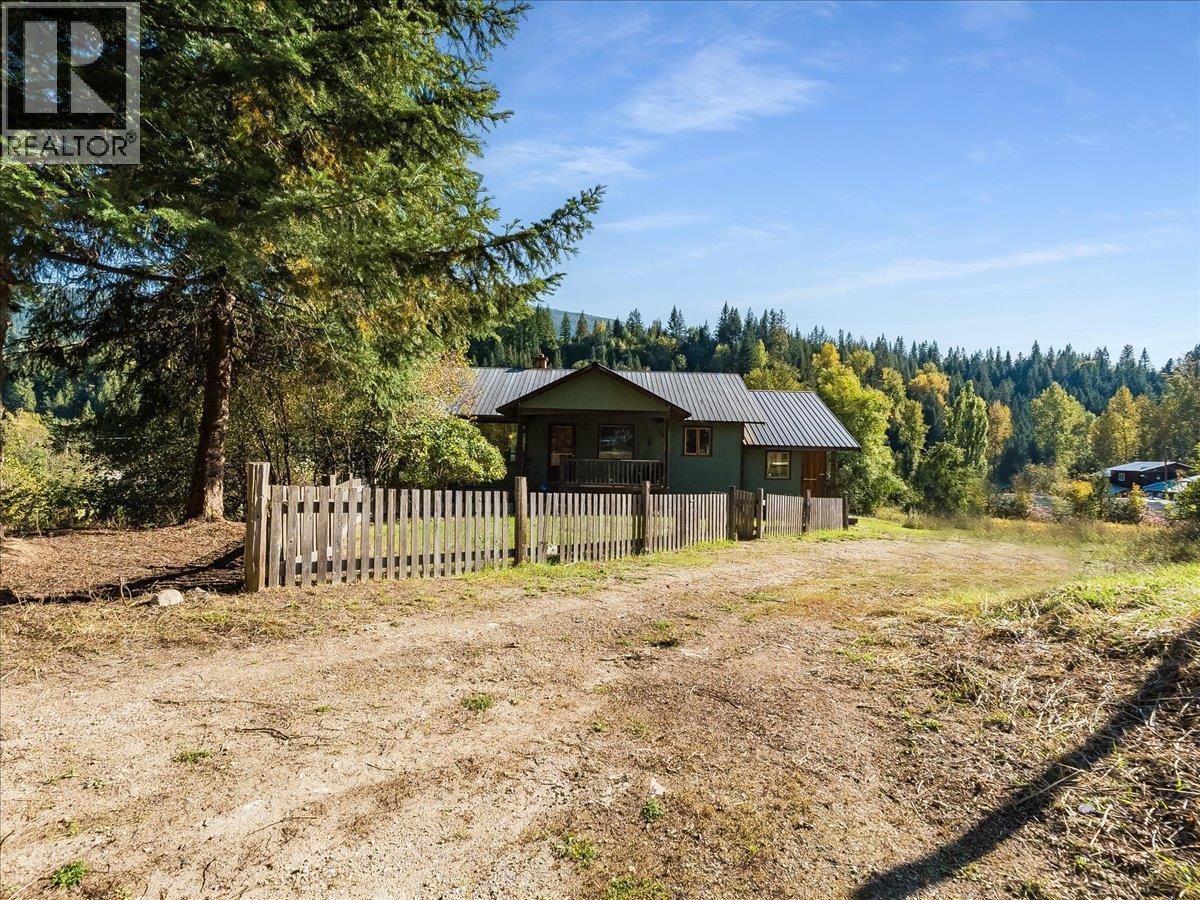 3168 Pass Creek Road, Crescent Valley, BC