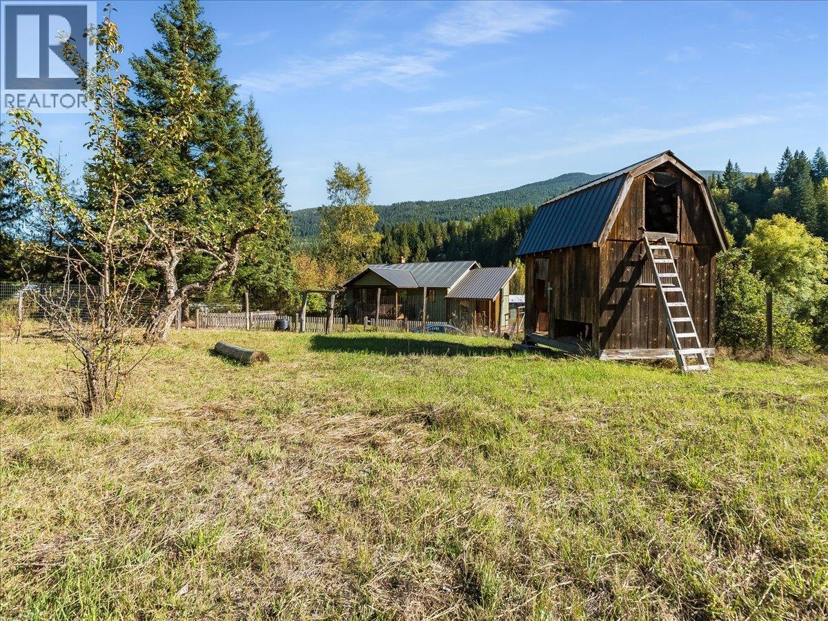 3168 Pass Creek Road, Crescent Valley, BC