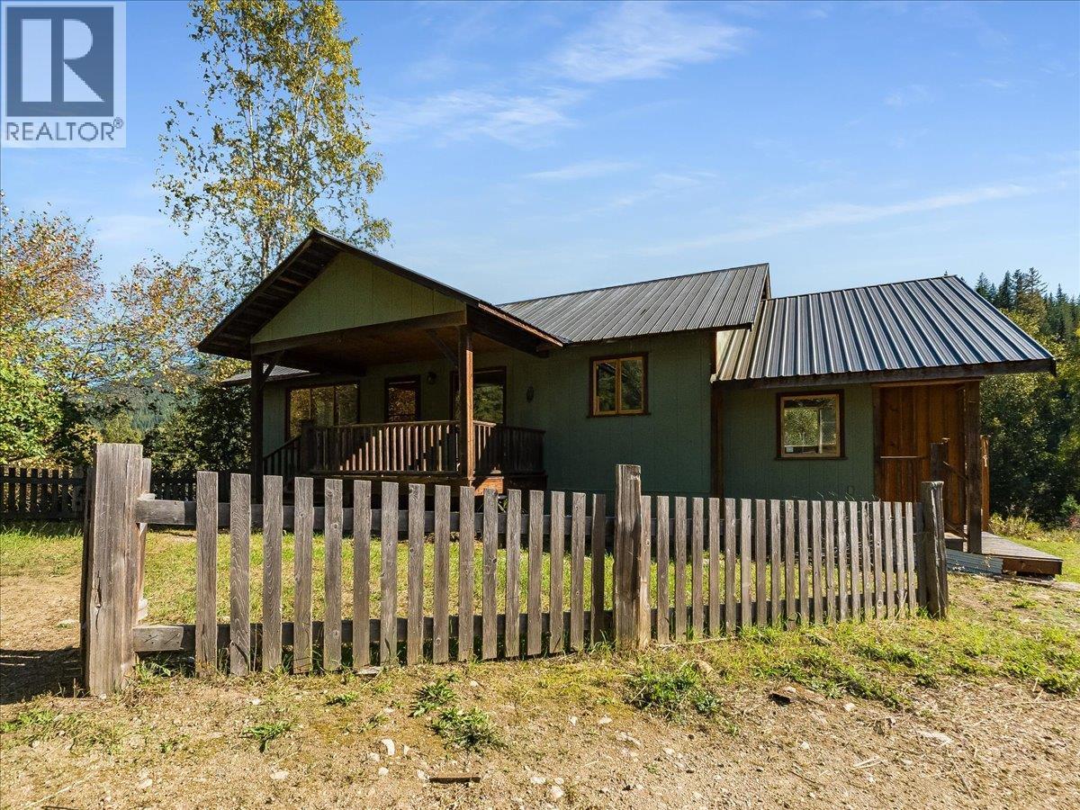 3168 Pass Creek Road, Crescent Valley, BC
