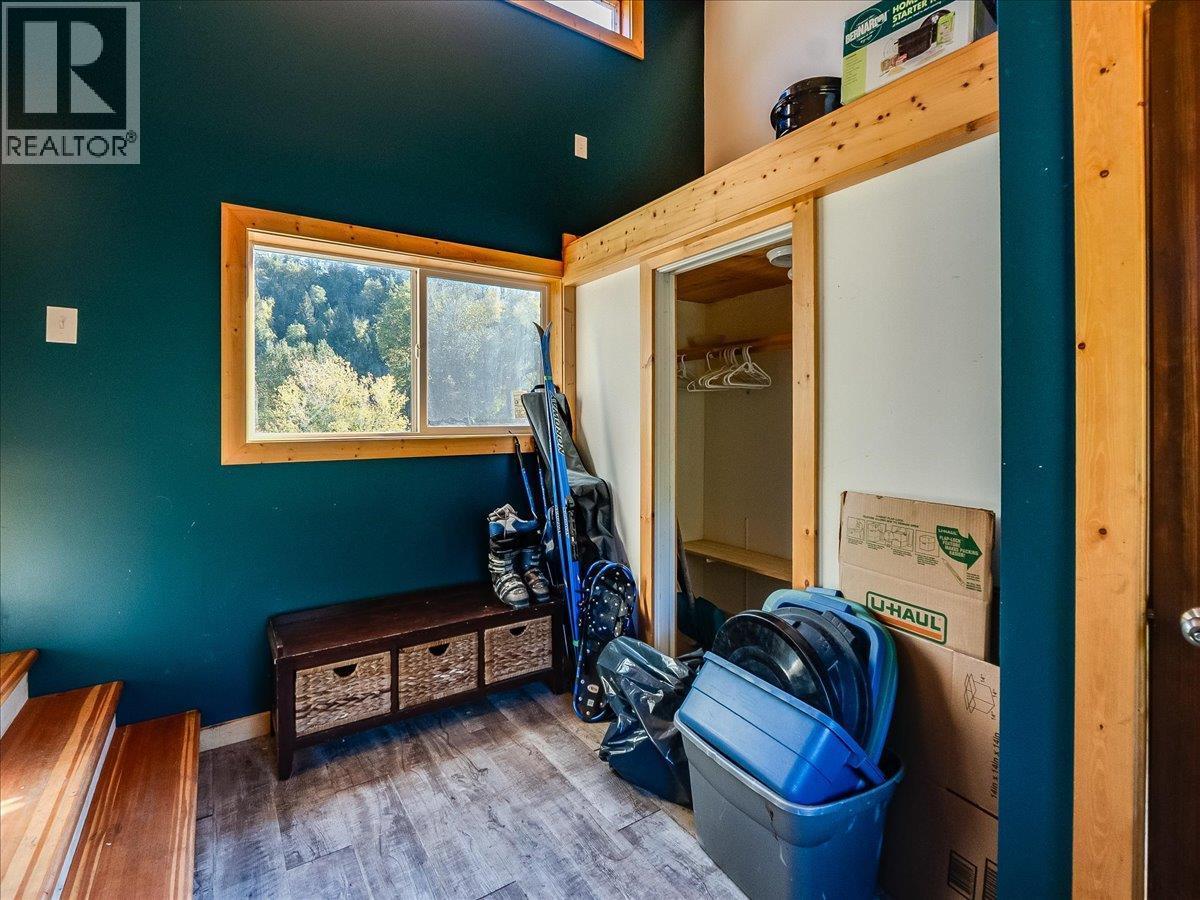 3168 Pass Creek Road, Crescent Valley, BC