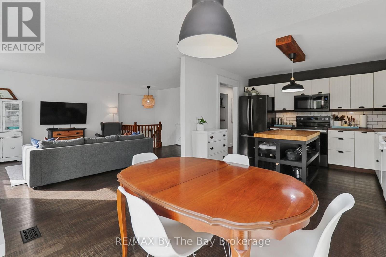 Open Concept Dining to Kitchen and Living Area - 2 Red Oak Drive, Wasaga Beach, ON
