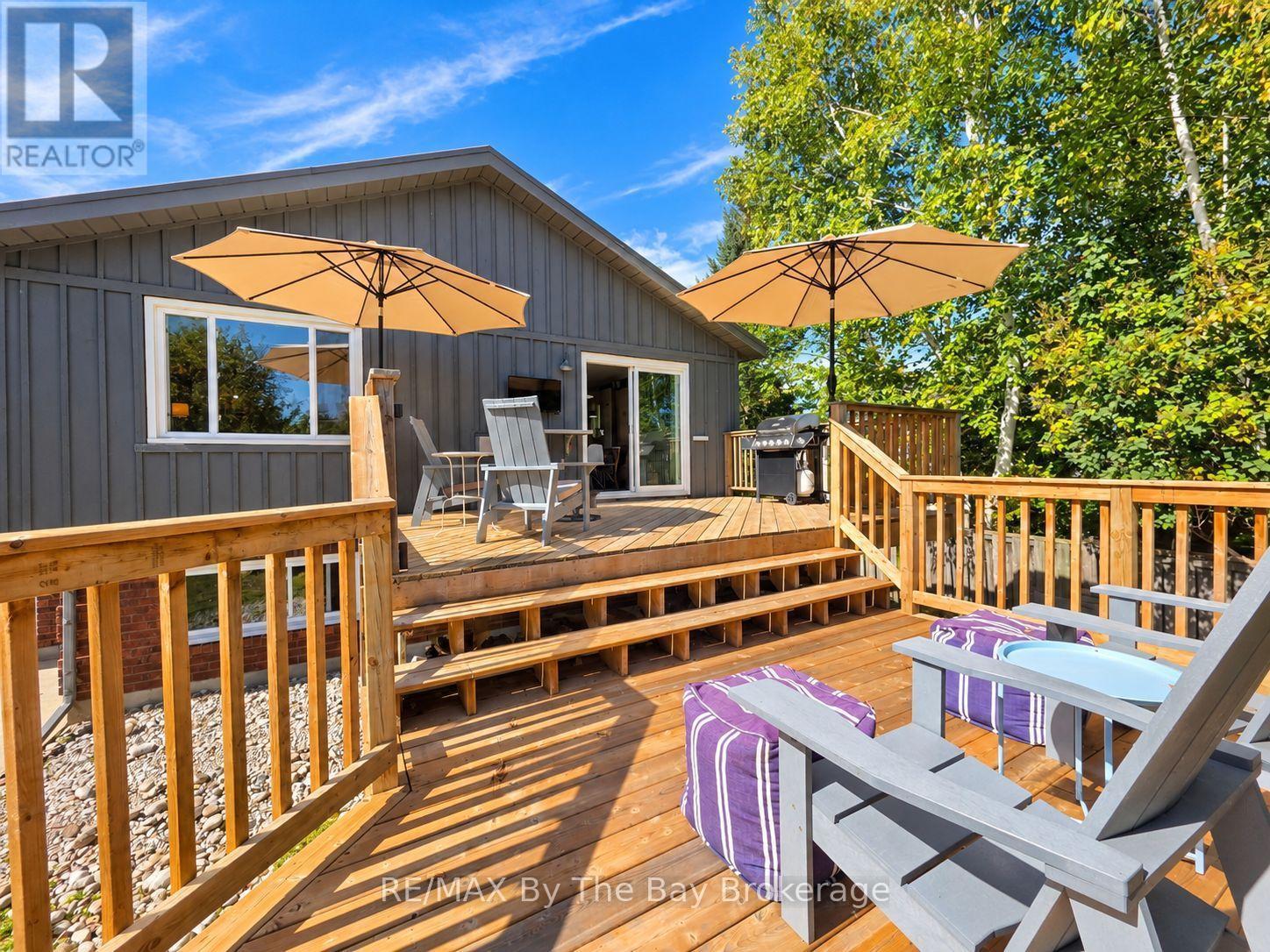 2 Tier Deck off Dining Area - 2 Red Oak Drive, Wasaga Beach, ON