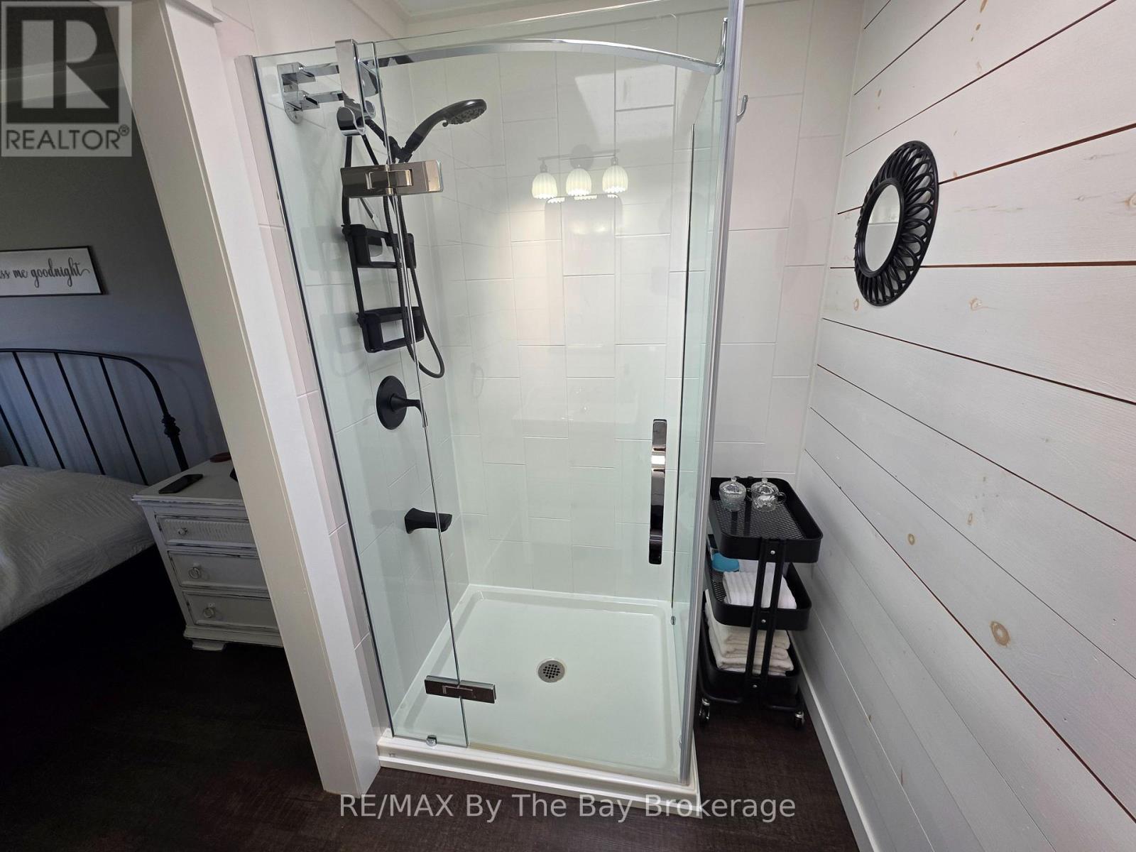 Walk-In Shower Ensuite - 2 Red Oak Drive, Wasaga Beach, ON