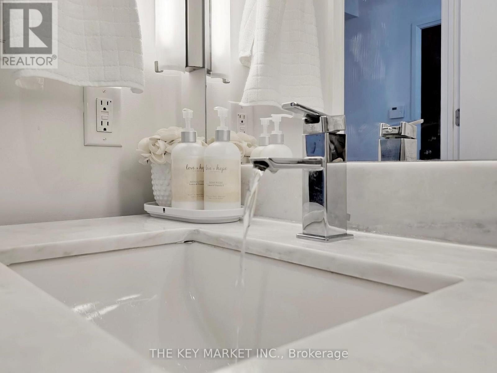 217 - 21 Clairtrell Road, Toronto, ON