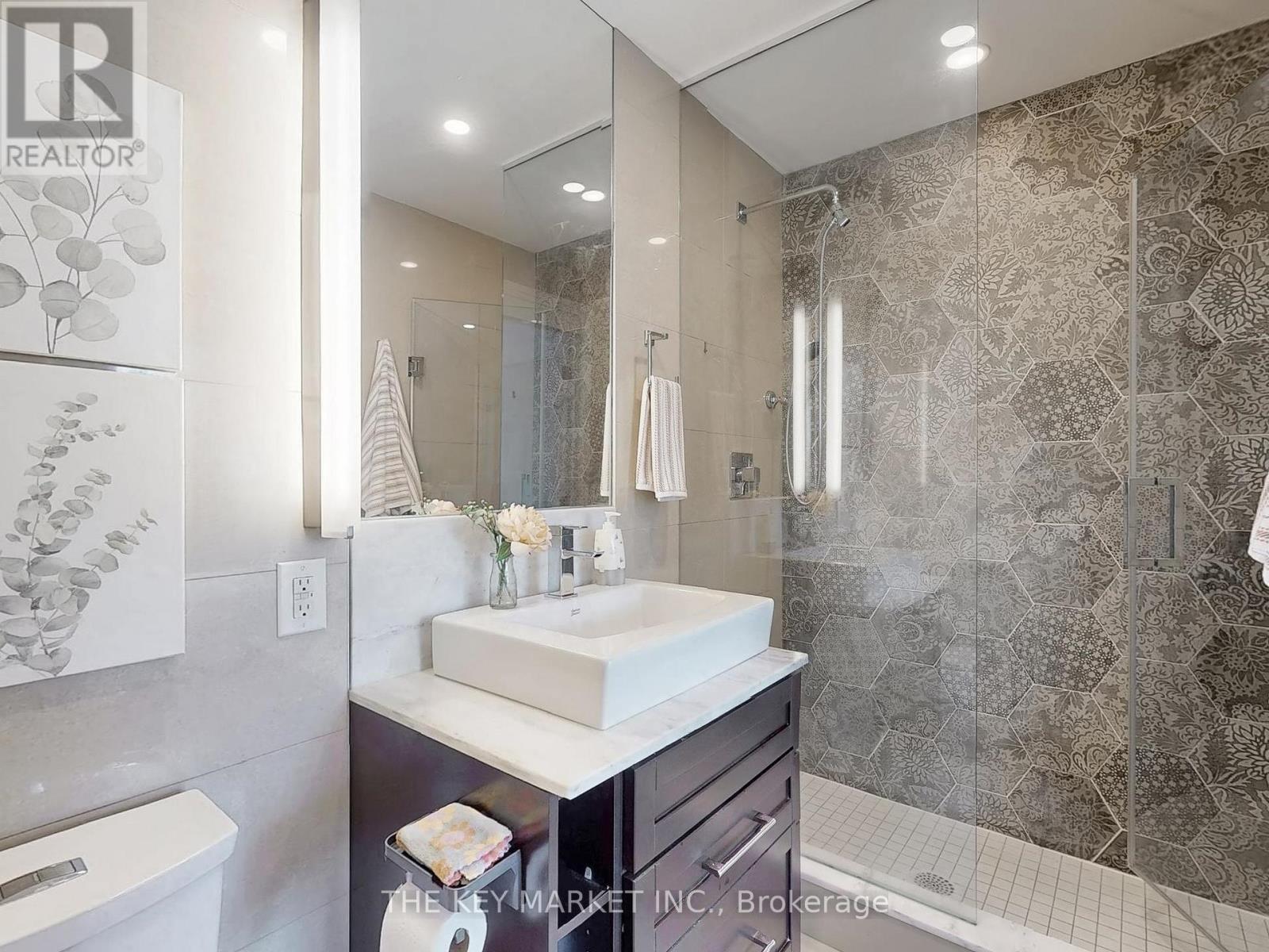 217 - 21 Clairtrell Road, Toronto, ON