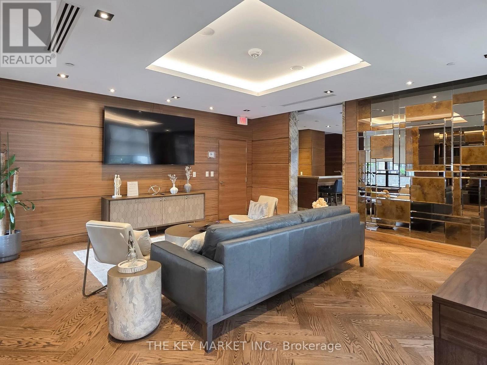 217 - 21 Clairtrell Road, Toronto, ON