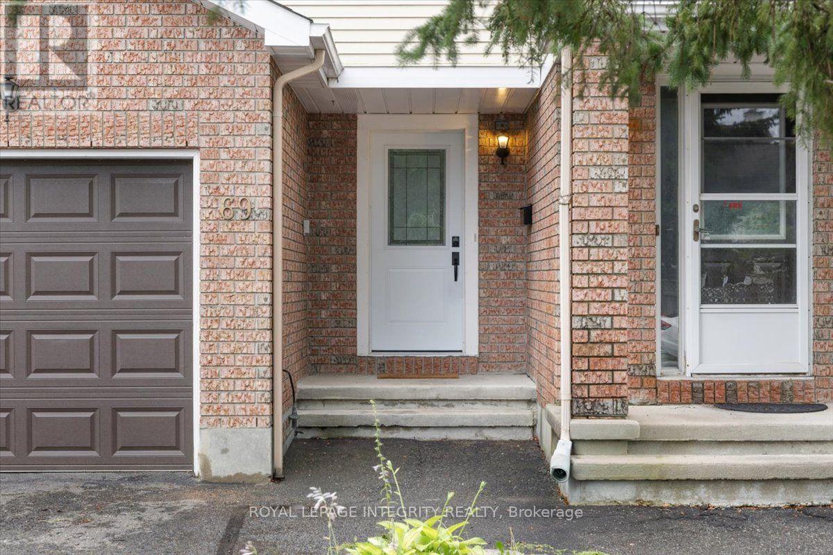 69 Royal Field Crescent, Ottawa, ON