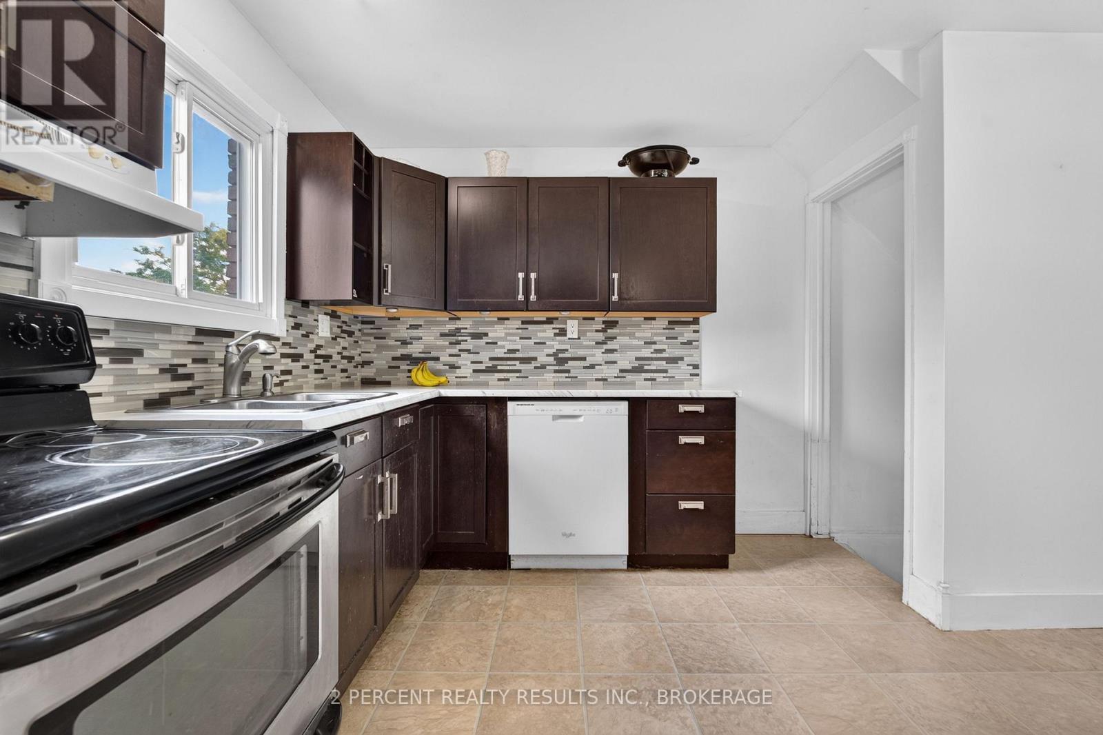 1046 Pinewood Place, Kingston (City Northwest), ON