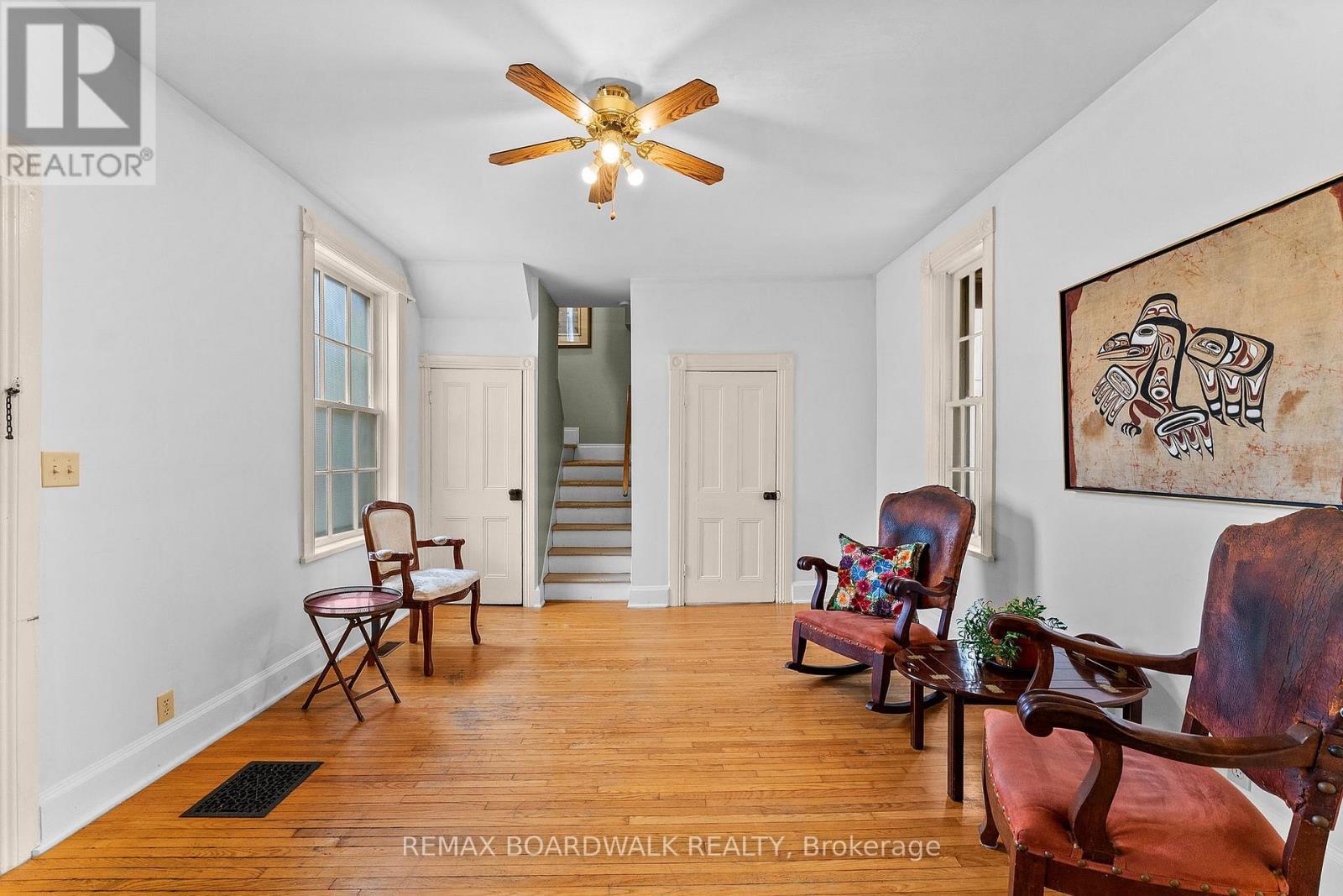 Great sized living room! - 110-112-114 Clothier Street E, North Grenville, ON