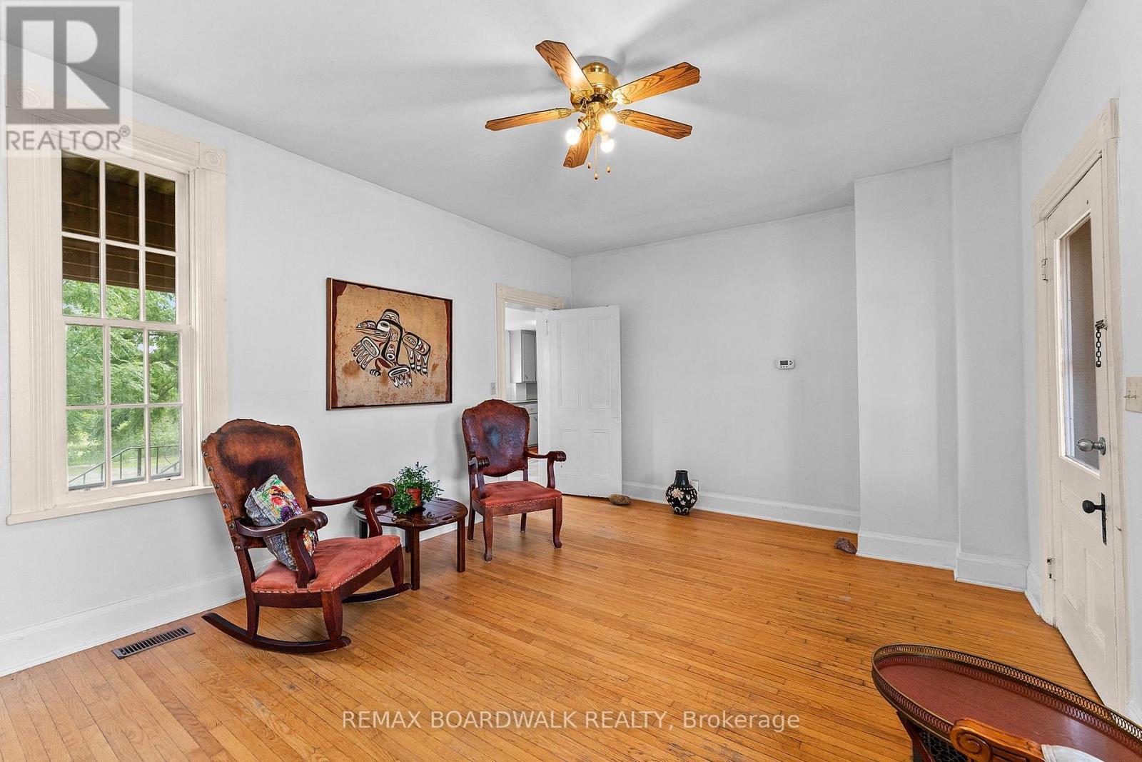 Swinging door to kitchen. - 110-112-114 Clothier Street E, North Grenville, ON
