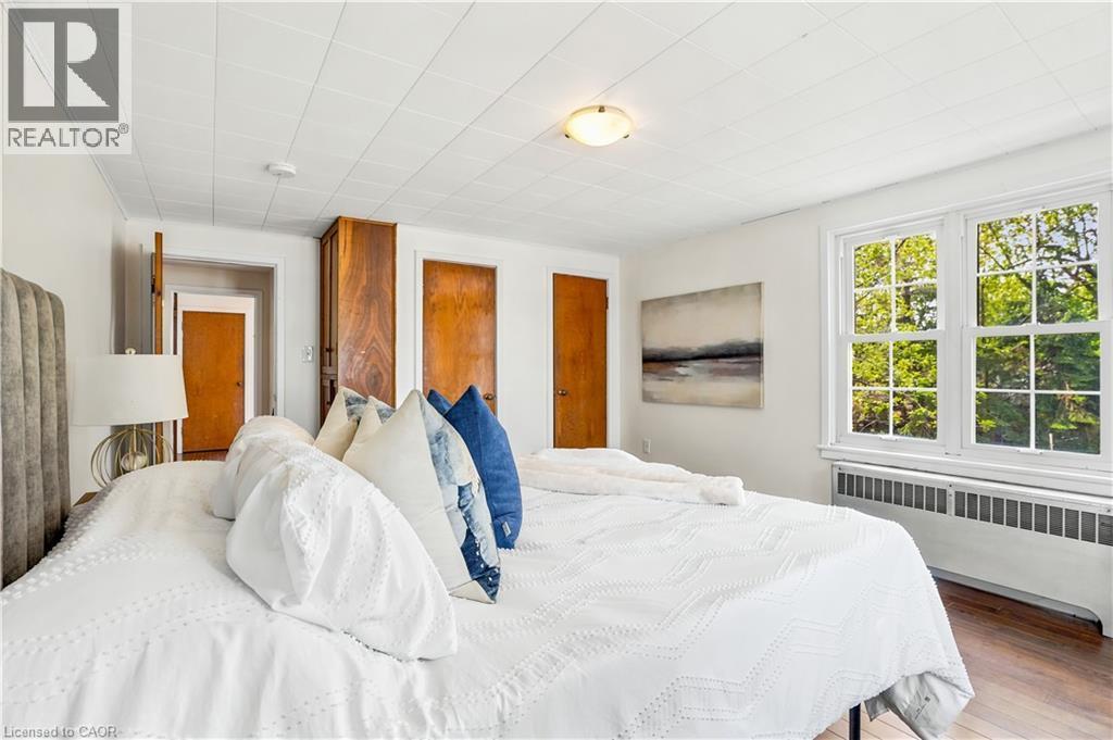 545 Mohawk Road W, Hamilton, ON