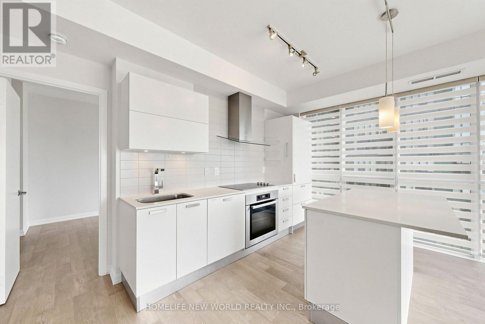 902 - 11 Bogert Avenue, Toronto, ON