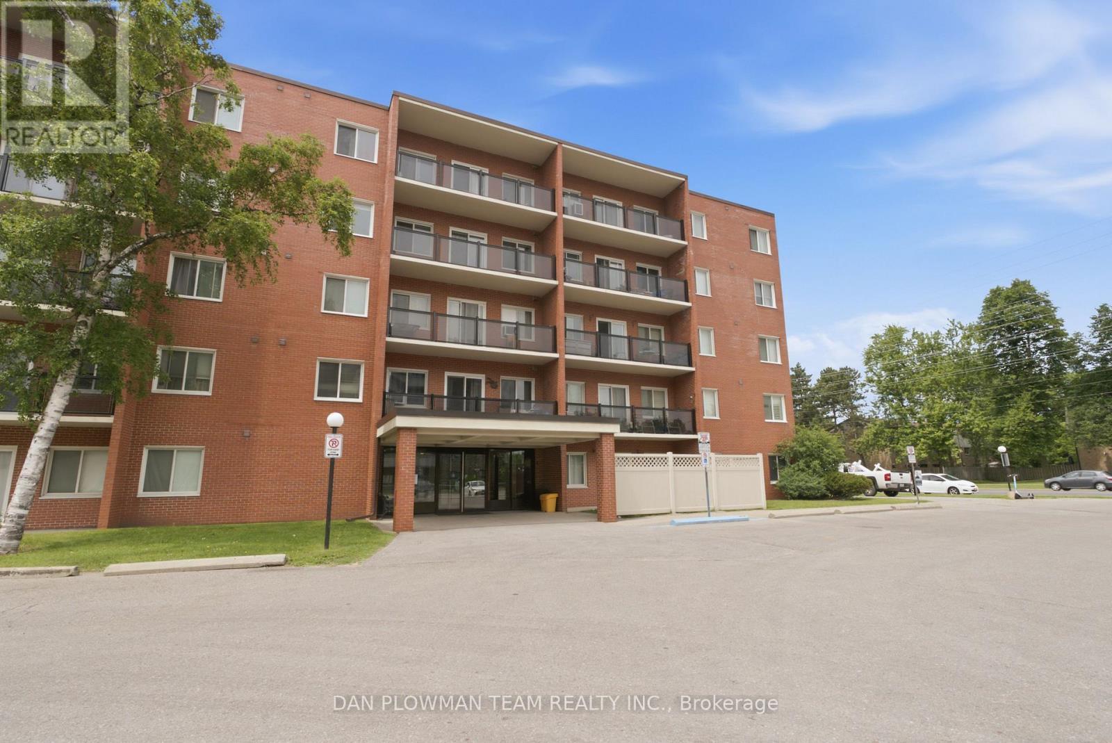 204 - 131 Taunton Road E, Oshawa, ON