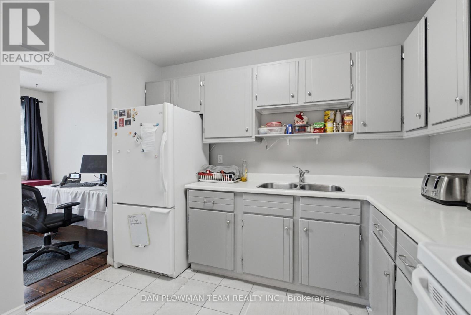 204 - 131 Taunton Road E, Oshawa, ON