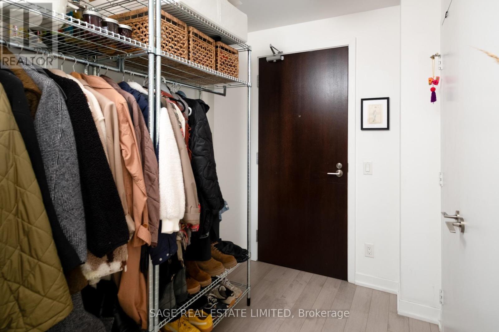 Entryway/lobby with room for extra storage - S515 - 120 Bayview Avenue, Toronto, ON
