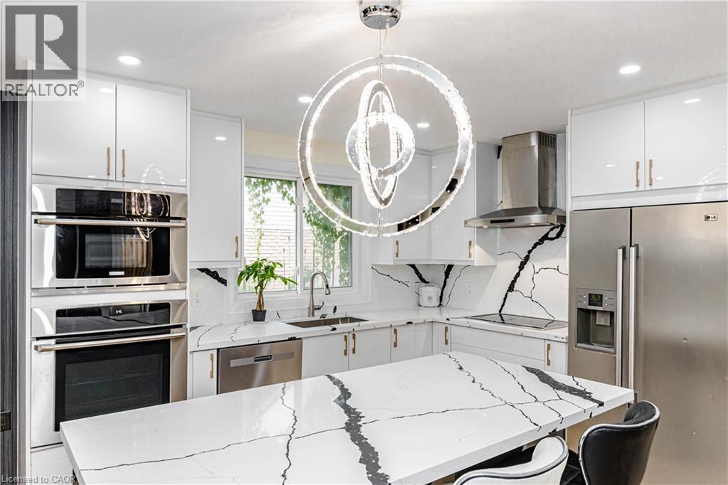 2358 Arnold Crescent, Burlington, ON