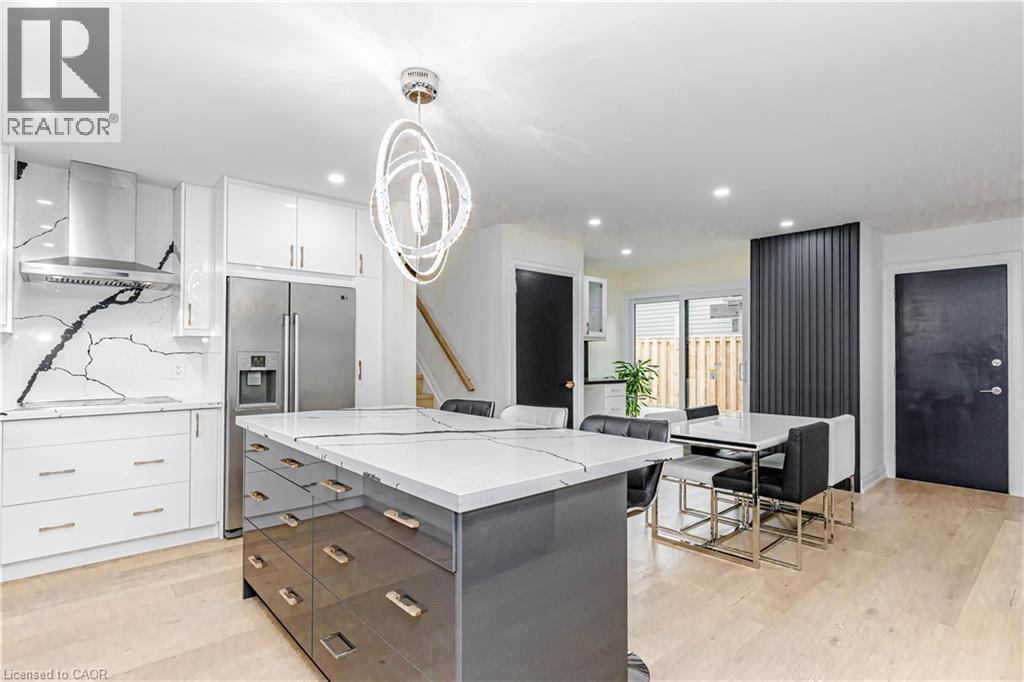 2358 Arnold Crescent, Burlington, ON