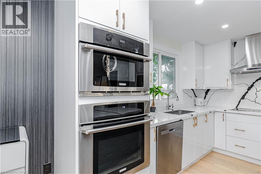 2358 Arnold Crescent, Burlington, ON