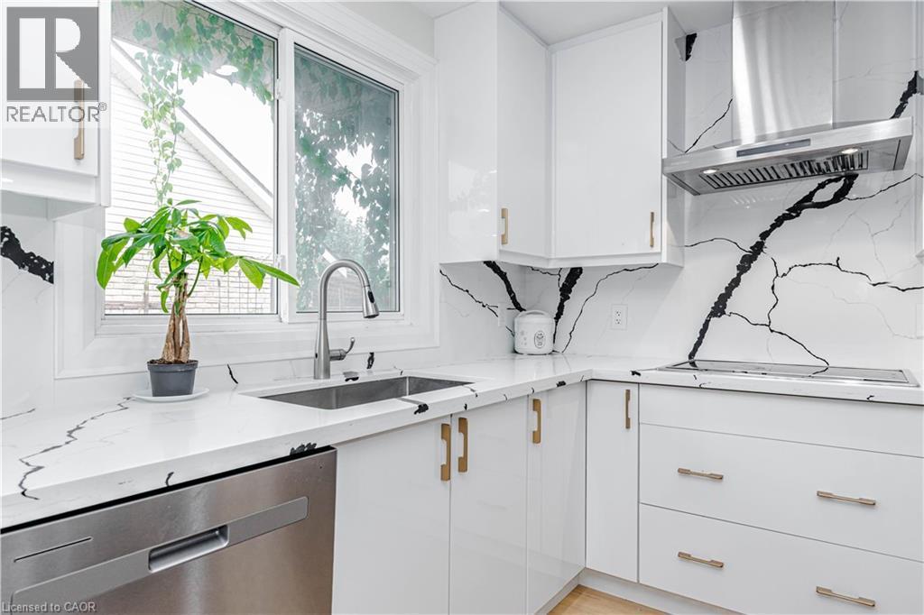2358 Arnold Crescent, Burlington, ON