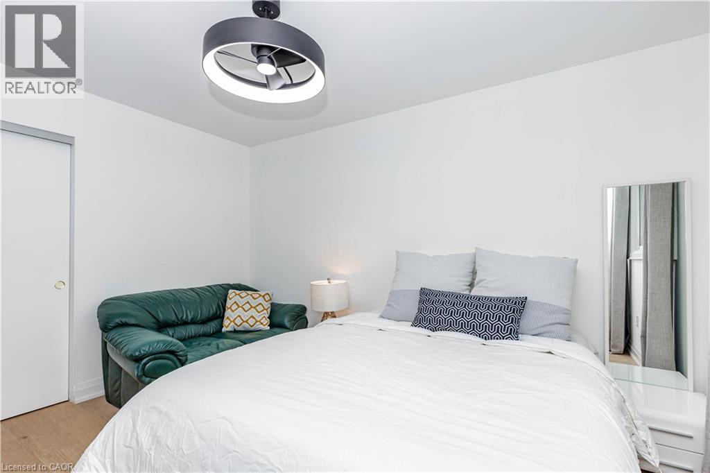 2358 Arnold Crescent, Burlington, ON