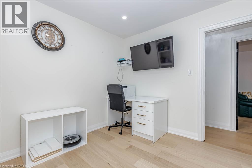 2358 Arnold Crescent, Burlington, ON