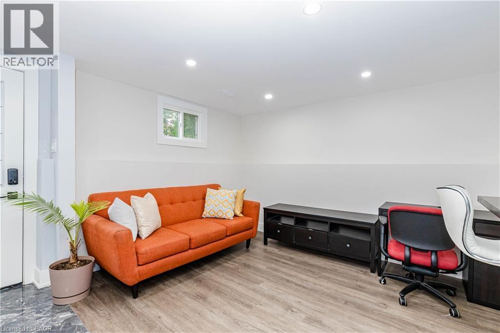 2358 Arnold Crescent, Burlington, ON