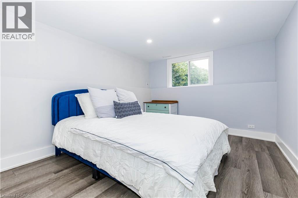 2358 Arnold Crescent, Burlington, ON
