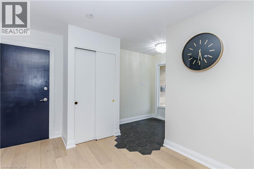 2358 Arnold Crescent, Burlington, ON