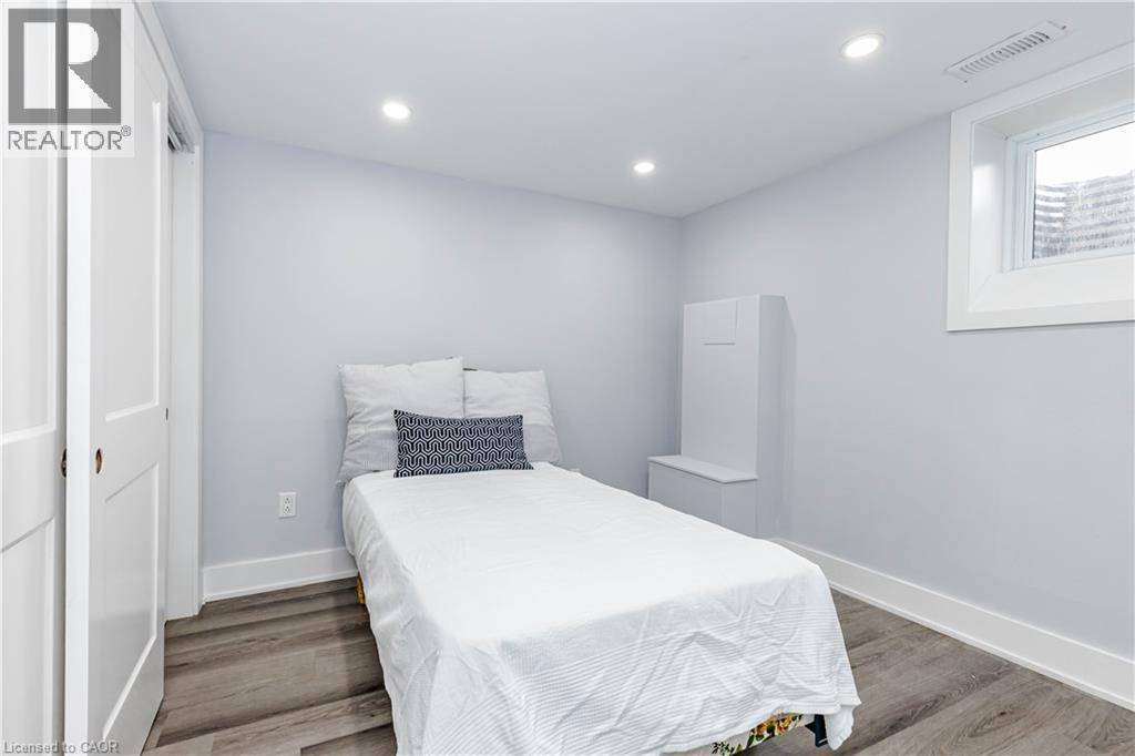 2358 Arnold Crescent, Burlington, ON