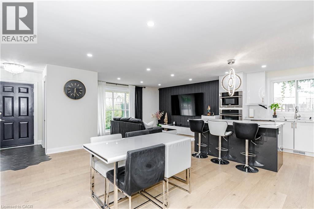 2358 Arnold Crescent, Burlington, ON