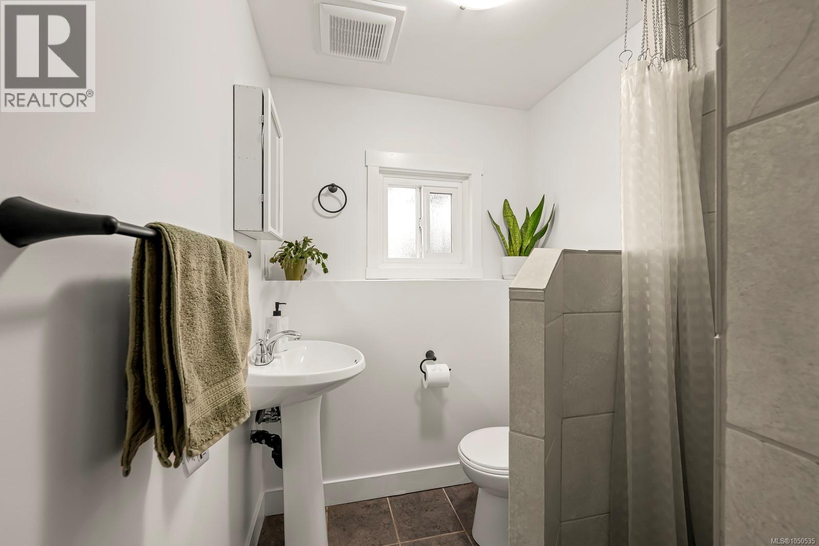 1719 Robb Ave, Comox, BC