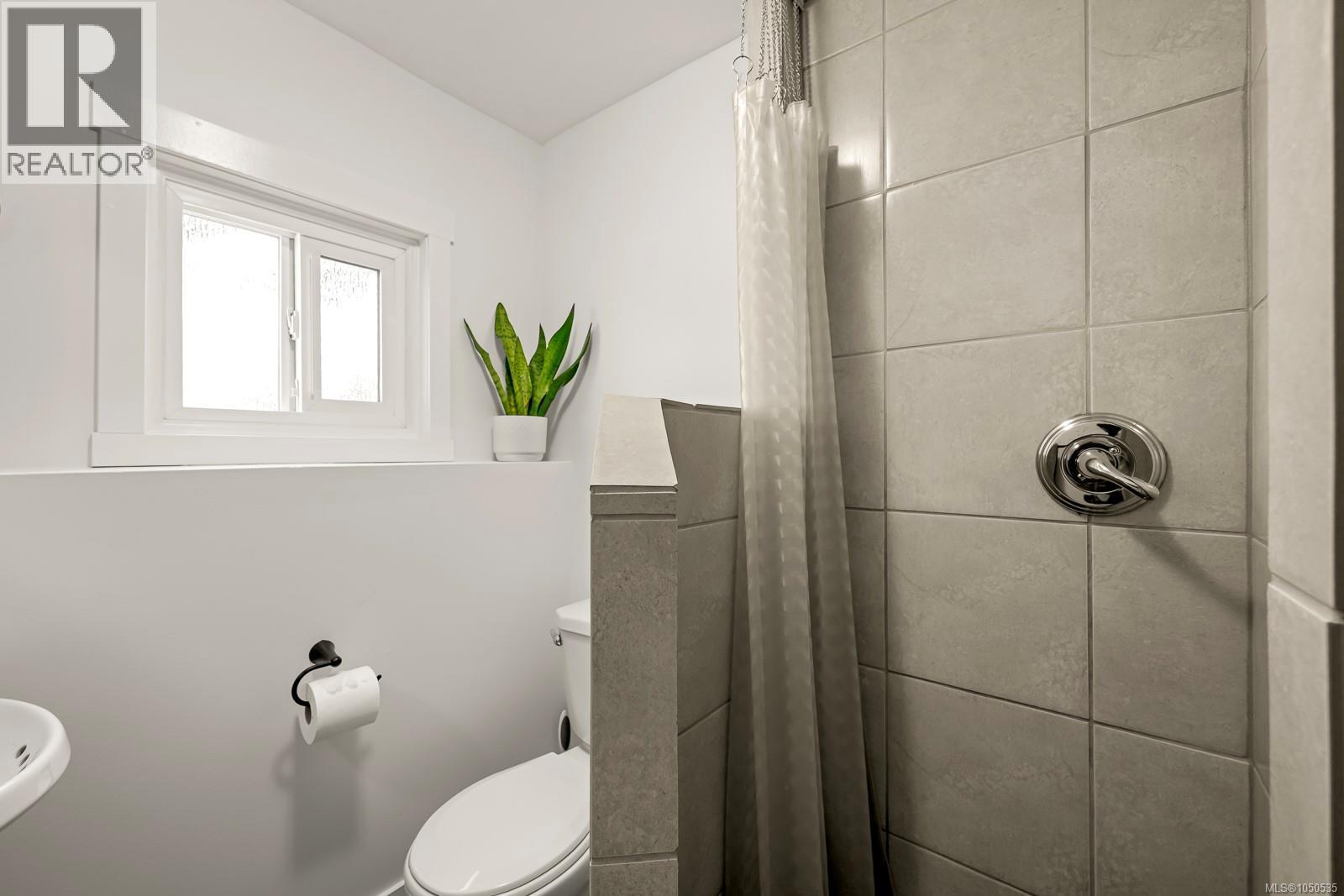 1719 Robb Ave, Comox, BC