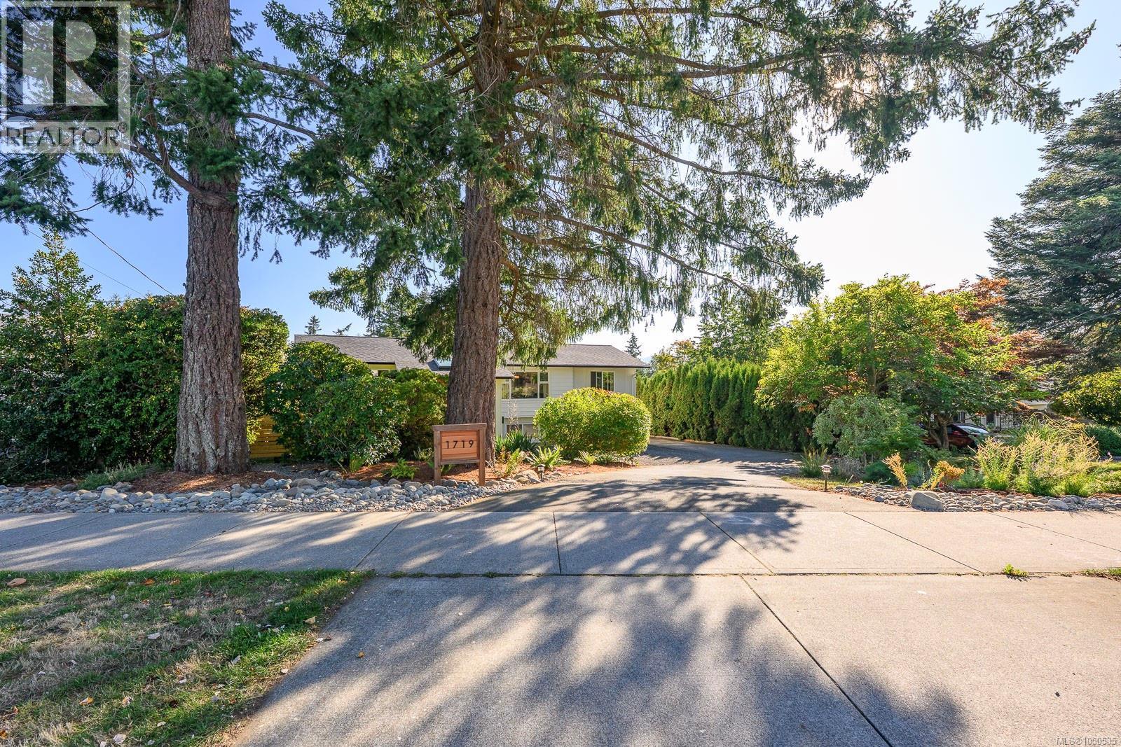 1719 Robb Ave, Comox, BC